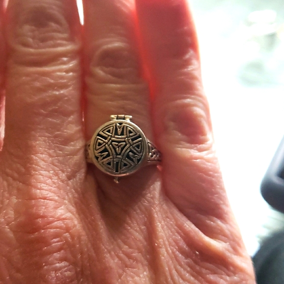 EUC Silver, Celtic Poison Ring - Picture 5 of 5